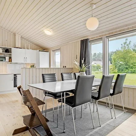 Lovely In With Kitchen Holiday home *